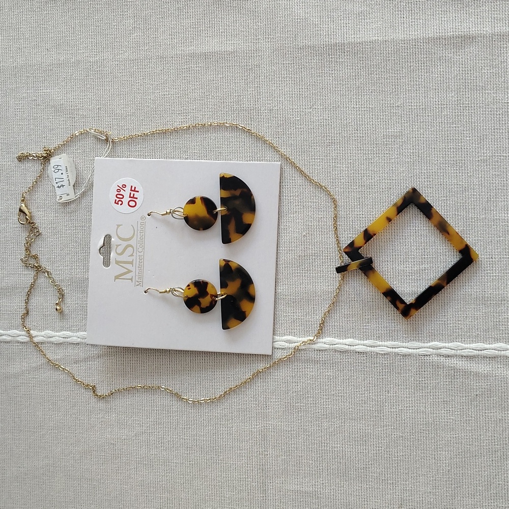 Earrings &‎ Necklace Set By Mainstreet Collection NWT Animal Print Square/Round